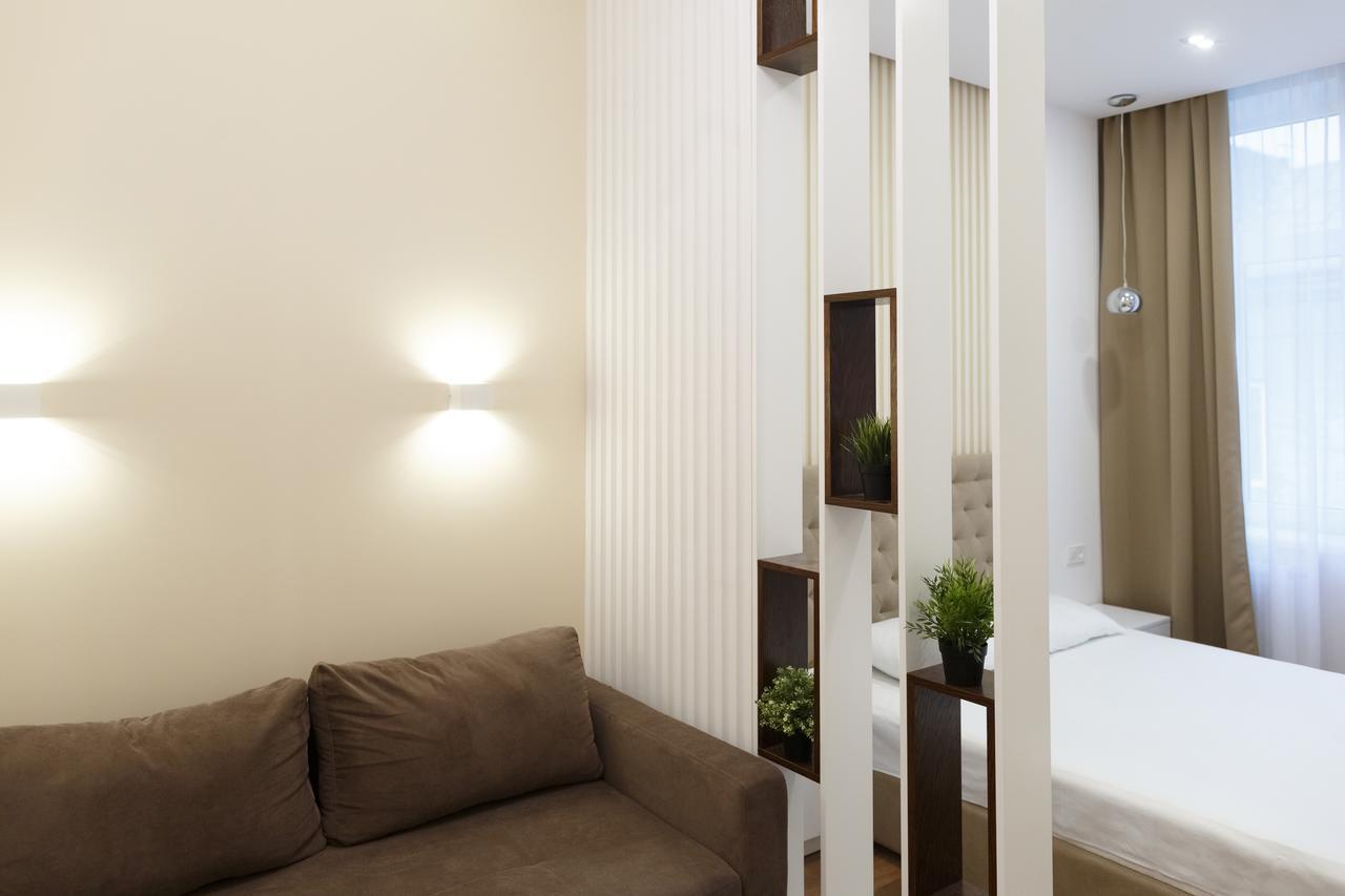 Charming Apartment In The City Center Львів Екстер'єр фото